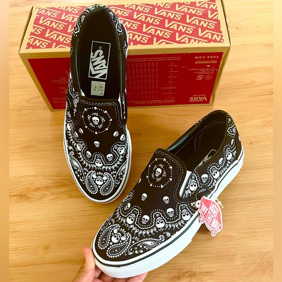 VansClassic Slip-On 'Bandana - Black' Women 8.0 US - Picture 1 of 11